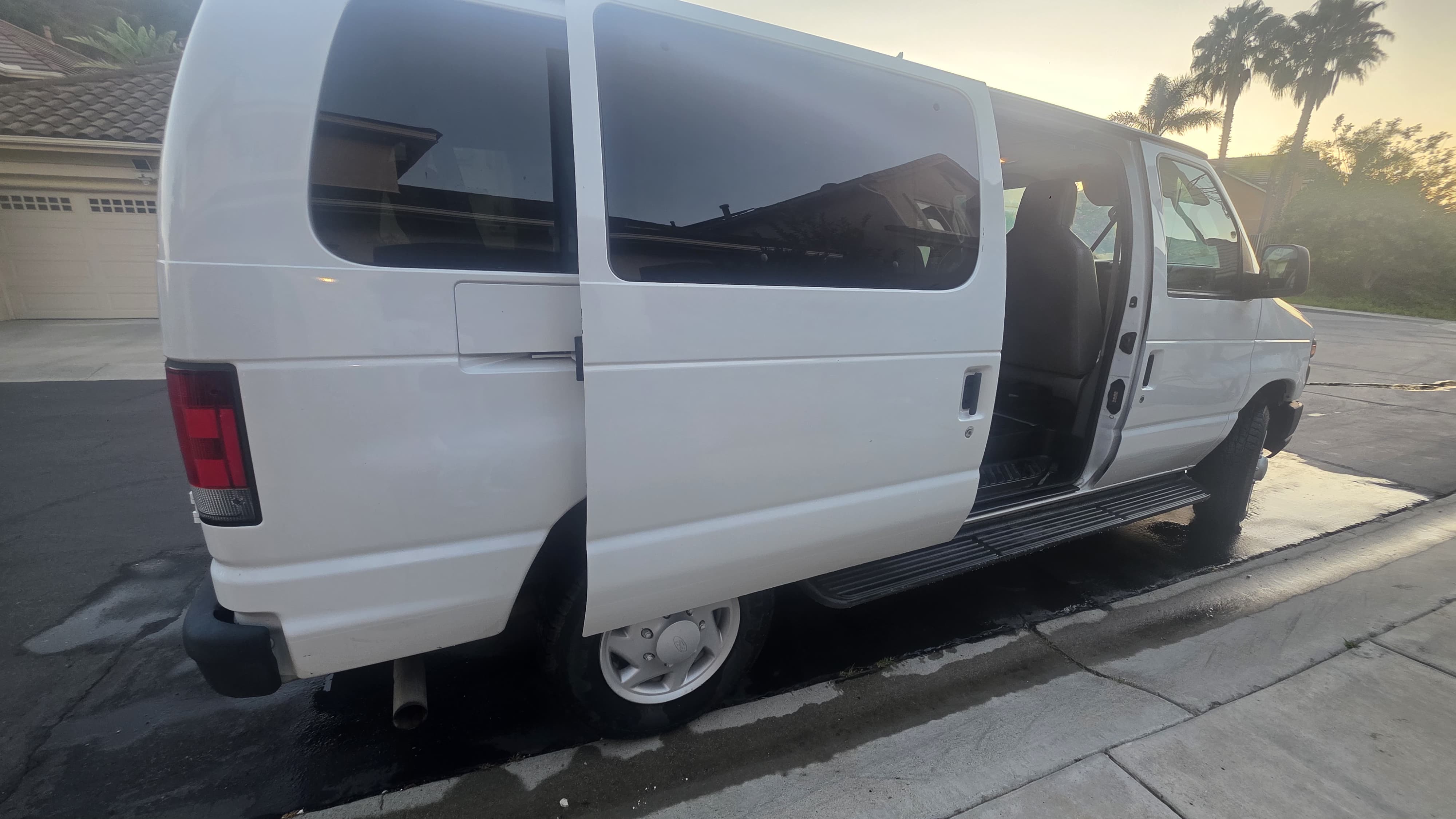 Used 2009 Ford E-350 and Econoline 350 XL RWD image 10