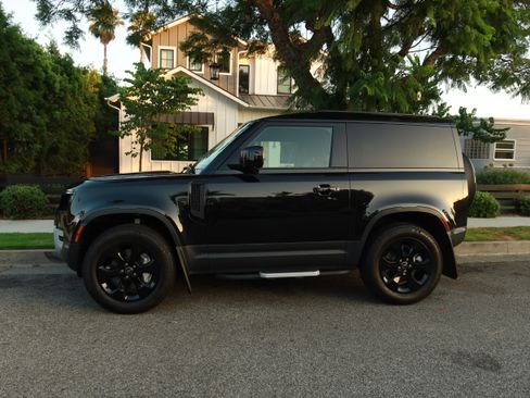 Used 2023 Land Rover Defender 90 SE image 13