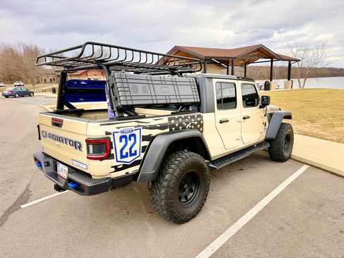 Used 2020 Jeep Gladiator Sport image 1