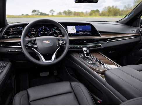 Used 2024 Cadillac Escalade ESV Premium Luxury w/ Performance Package image 10