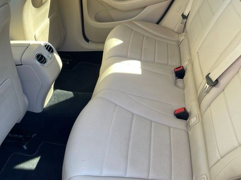 Used 2021 Mercedes-Benz GLC 300 image 8