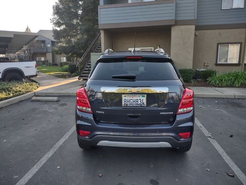 Used 2019 Chevrolet Trax Premier FWD image 2