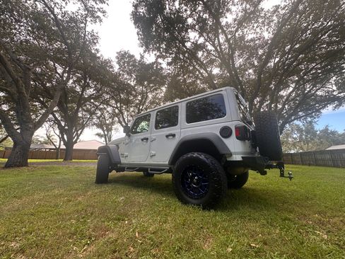 Used 2018 Jeep Wrangler Unlimited Sport image 5