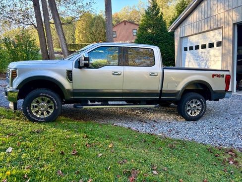 Used 2019 Ford F250 Lariat w/ Lariat Ultimate Package image 2