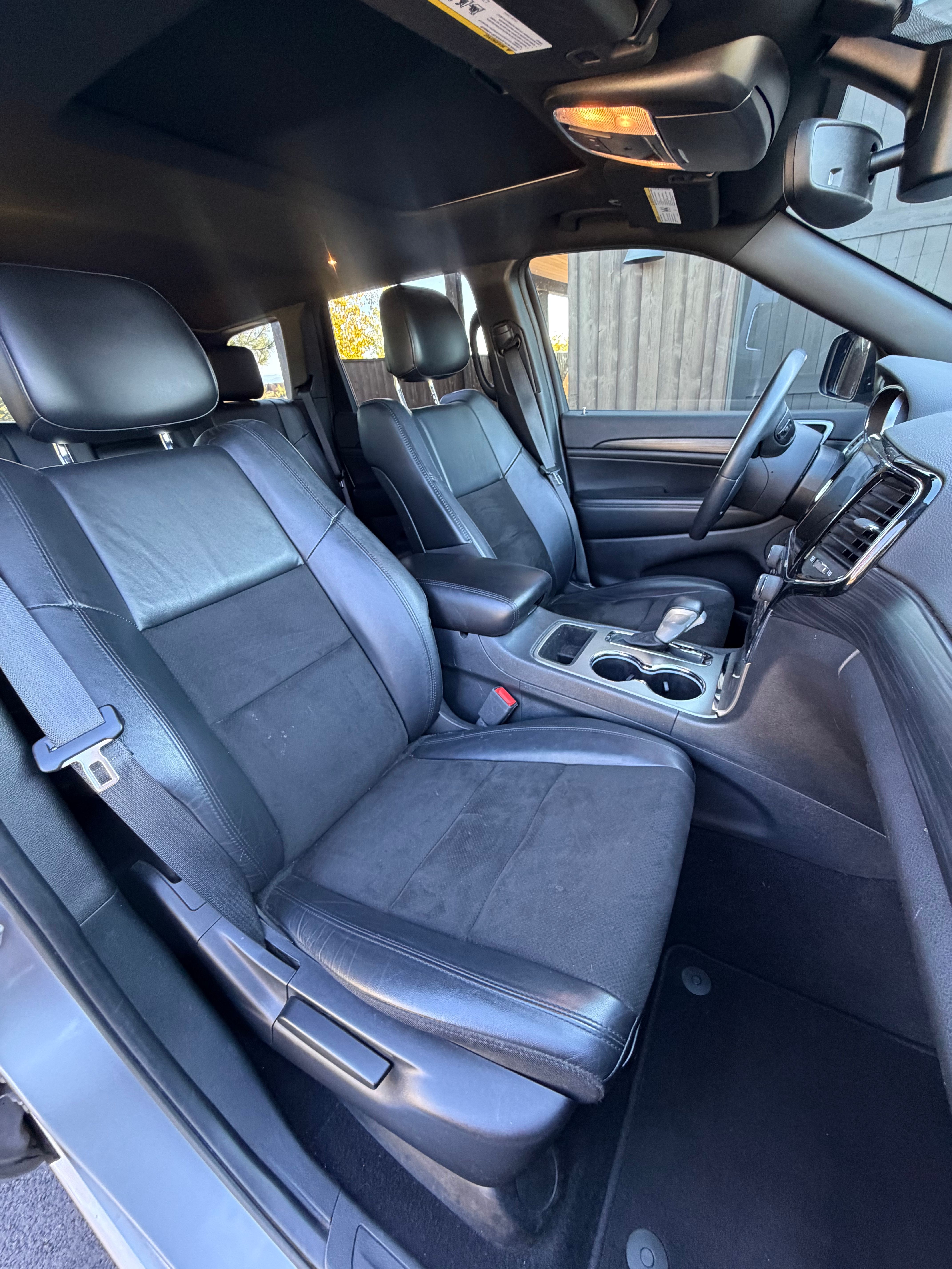 Used 2019 Jeep Grand Cherokee Altitude AWD/4WD image 12