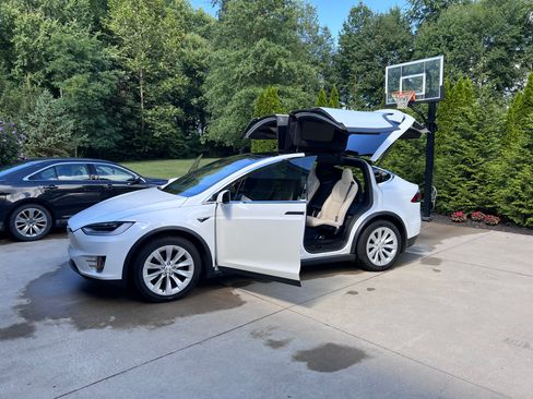 Used 2021 Tesla Model X Long Range image 4