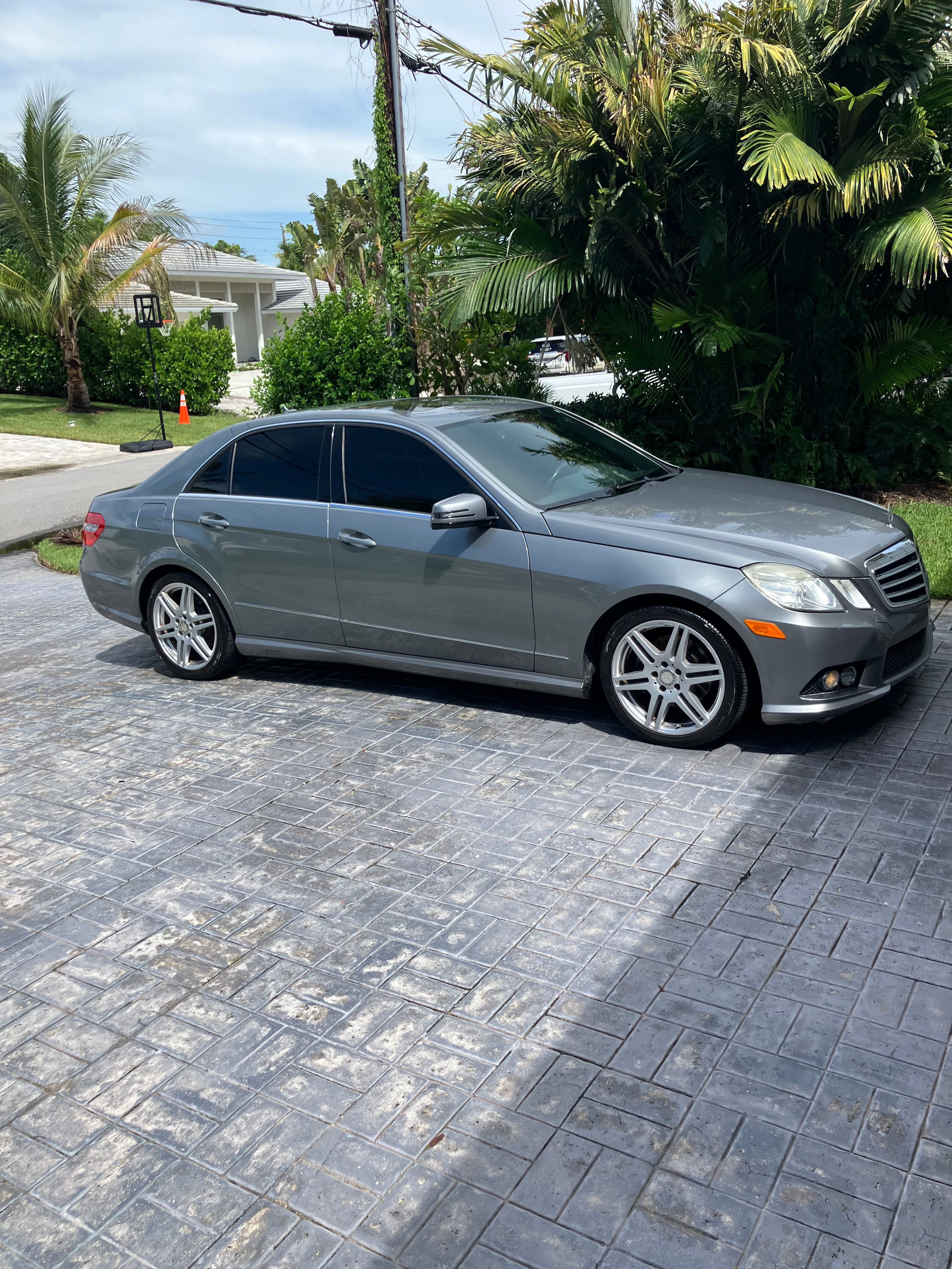 Used 2010 Mercedes-Benz E 350 Sedan image 2