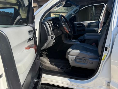 Used 2013 Toyota Sequoia Platinum image 6