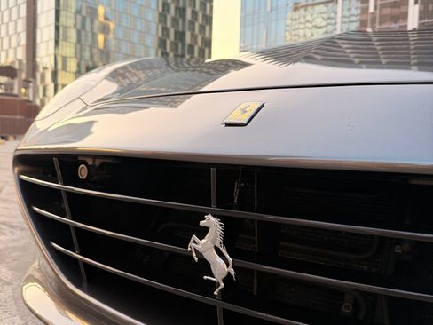 Used 2017 Ferrari California T image 8