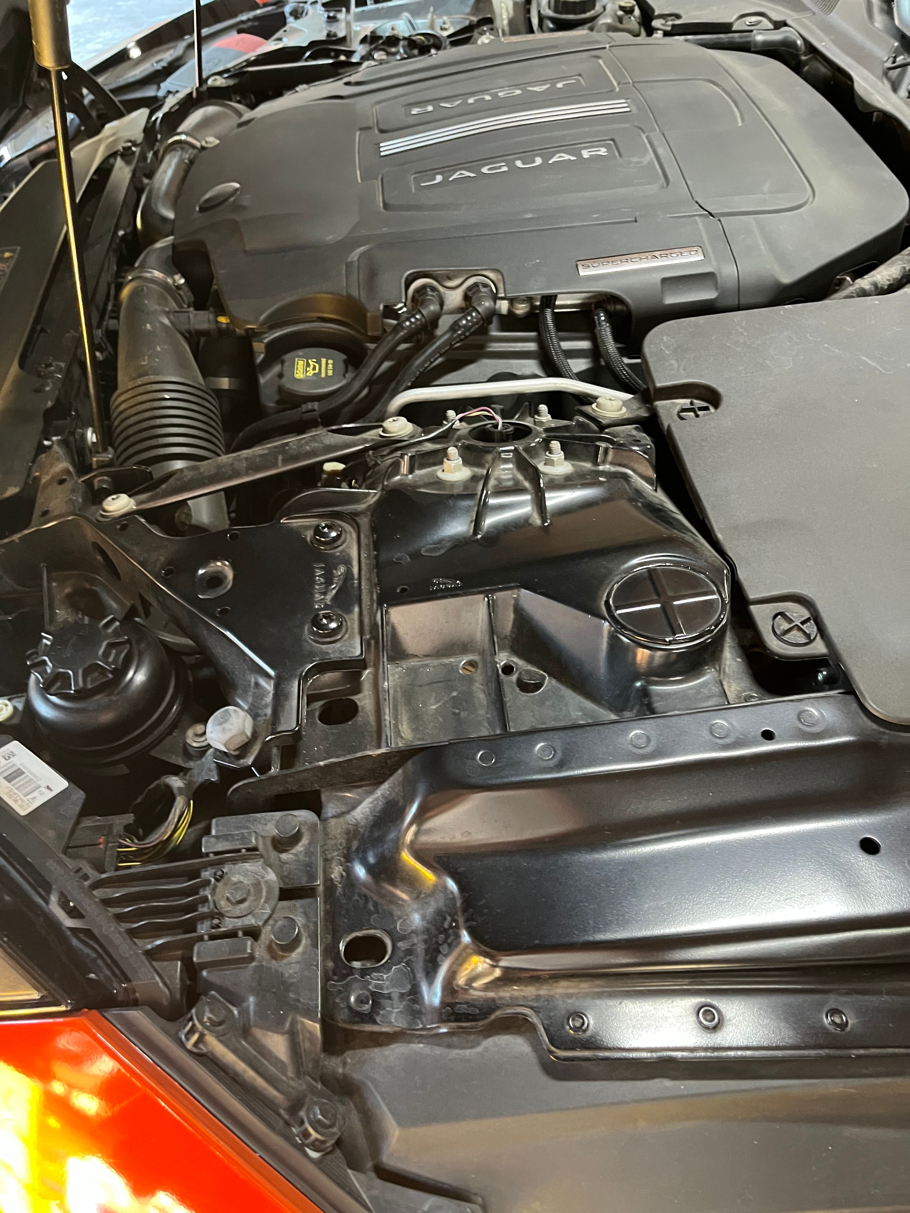 Used 2015 Jaguar F-TYPE R RWD image 16