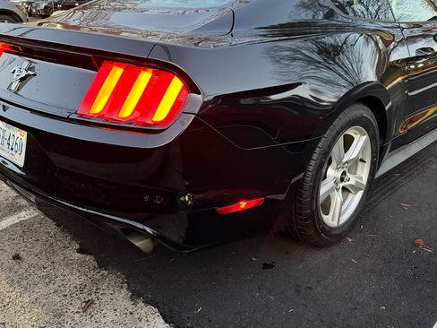 Used 2017 Ford Mustang Coupe image 8