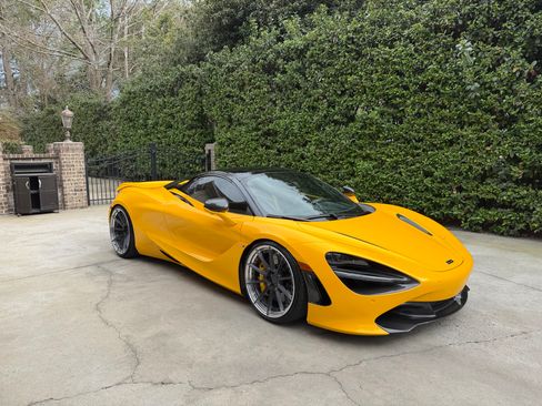 Used 2020 McLaren 720S Spider image 2
