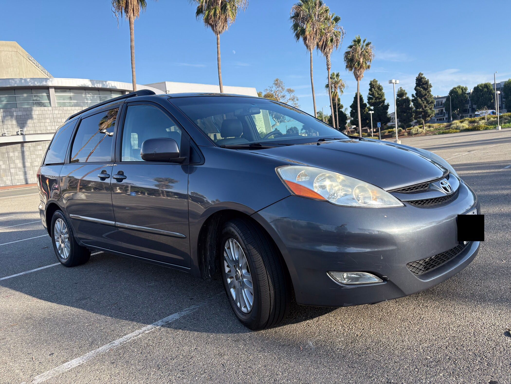 Used 2008 Toyota Sienna XLE w/ Towing Prep Pkg FWD image 5