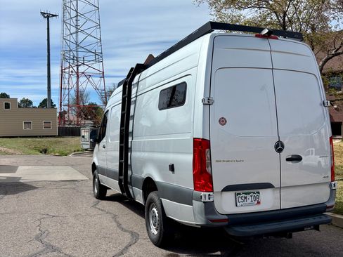 Used 2022 Mercedes-Benz Sprinter 2500 image 4