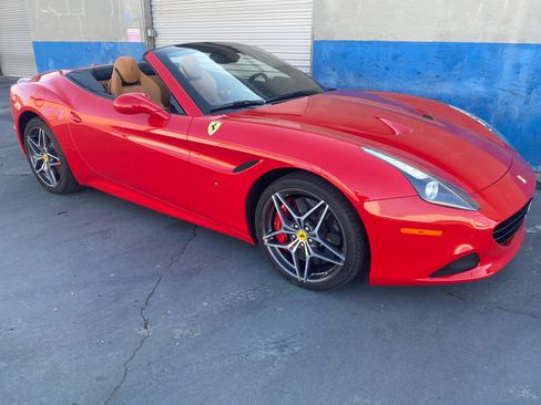 Used 2015 Ferrari California T image 4