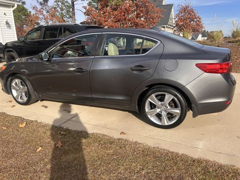 Used 2013 Acura ILX w/ Technology Package image 2