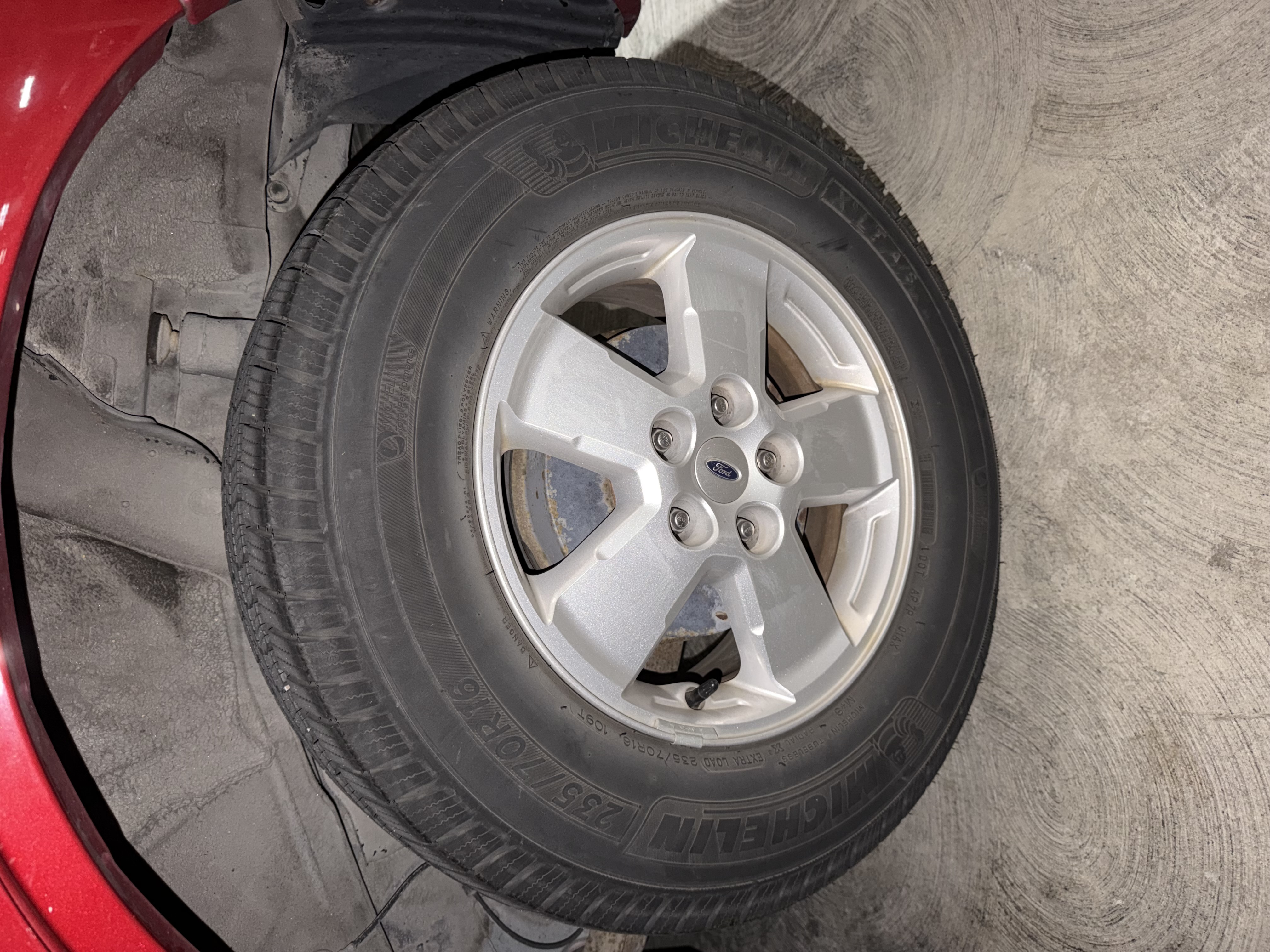 Used 2010 Ford Escape XLS AWD/4WD image 2