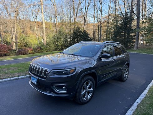 Used 2019 Jeep Cherokee Limited image 2