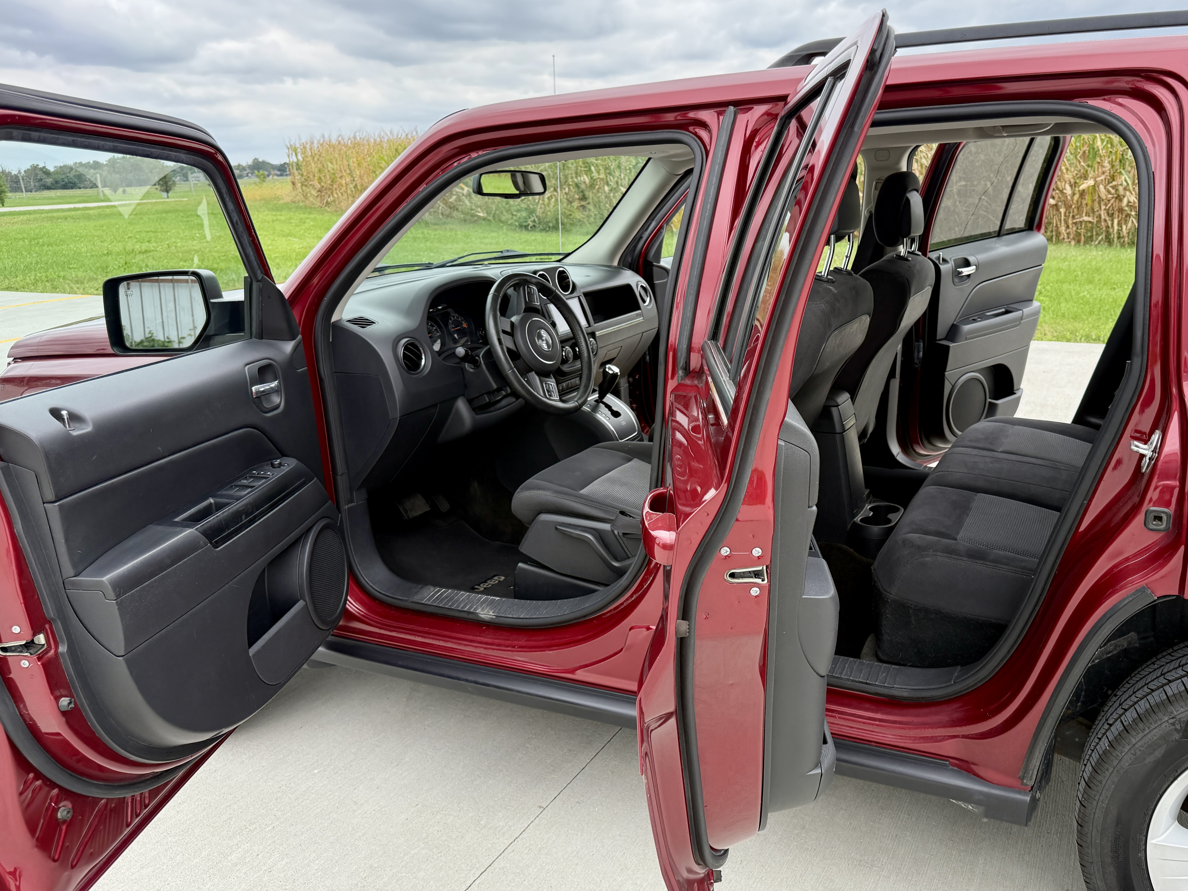 Used 2016 Jeep Patriot Latitude AWD/4WD image 14