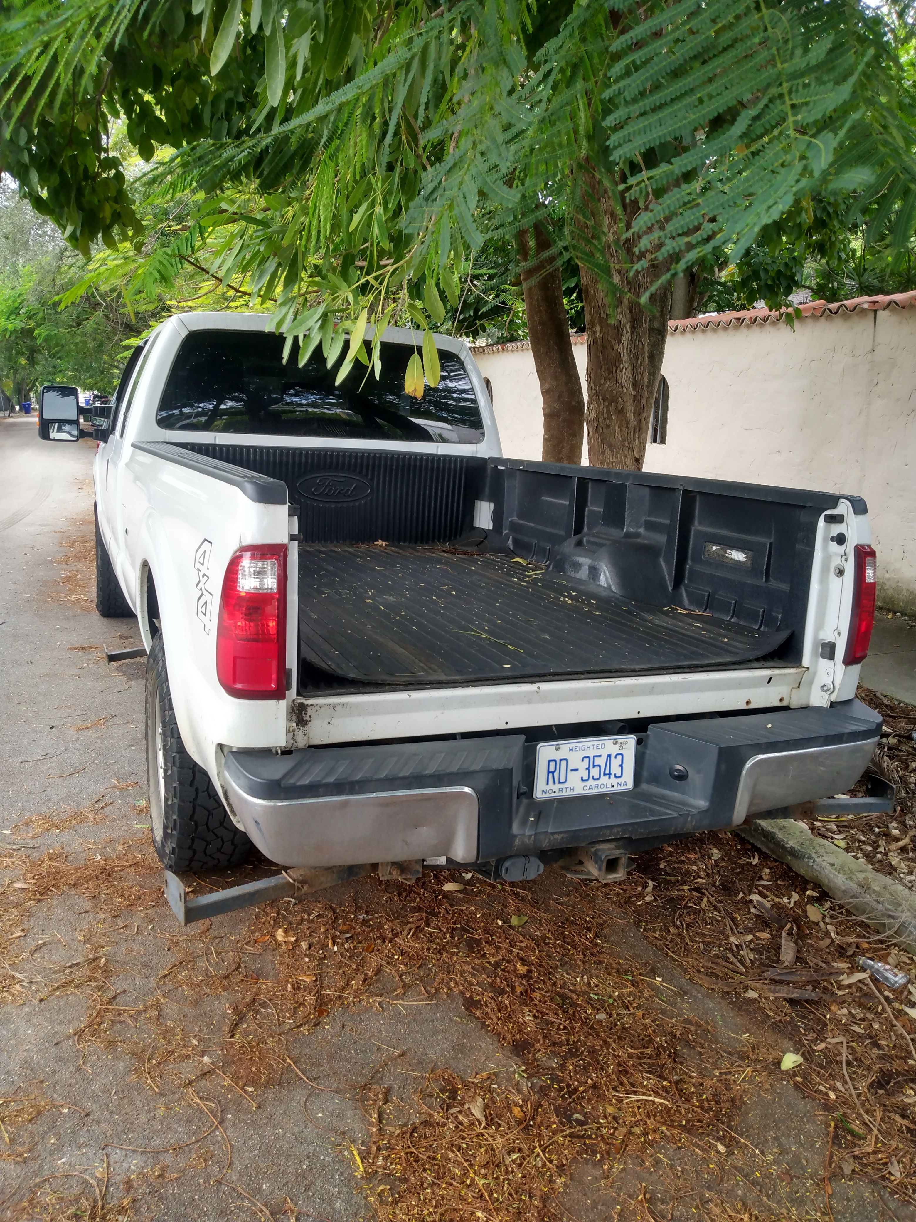 Used 2015 Ford F250 XL w/ Power Equipment Group AWD/4WD image 4