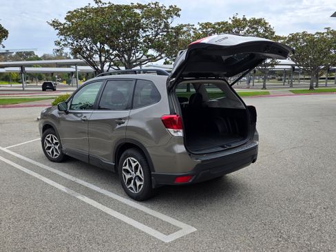Used 2020 Subaru Forester Premium AWD/4WD image 10