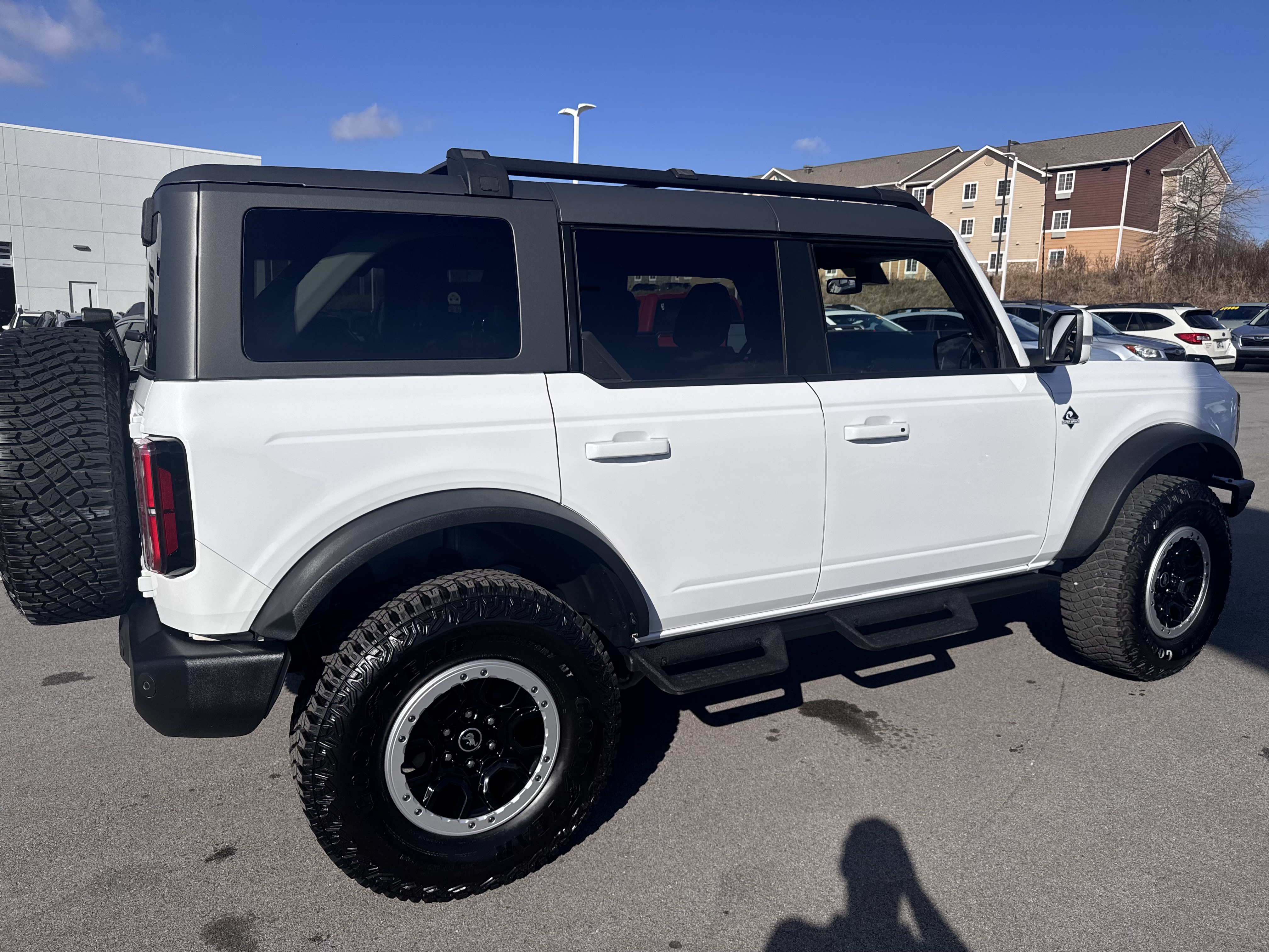 Used 2023 Ford Bronco Outer Banks w/ Sasquatch Package AWD/4WD image 1