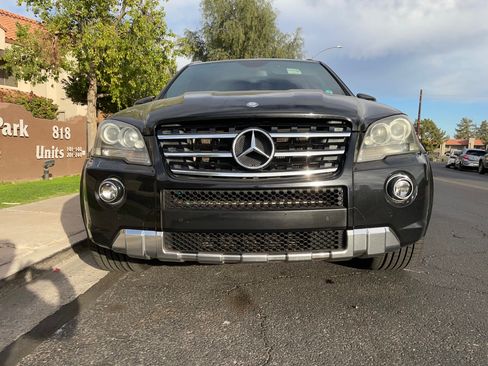 Used 2011 Mercedes-Benz ML 63 AMG 4MATIC image 2