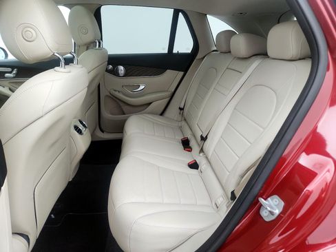 Used 2019 Mercedes-Benz GLC 350e 4MATIC image 17