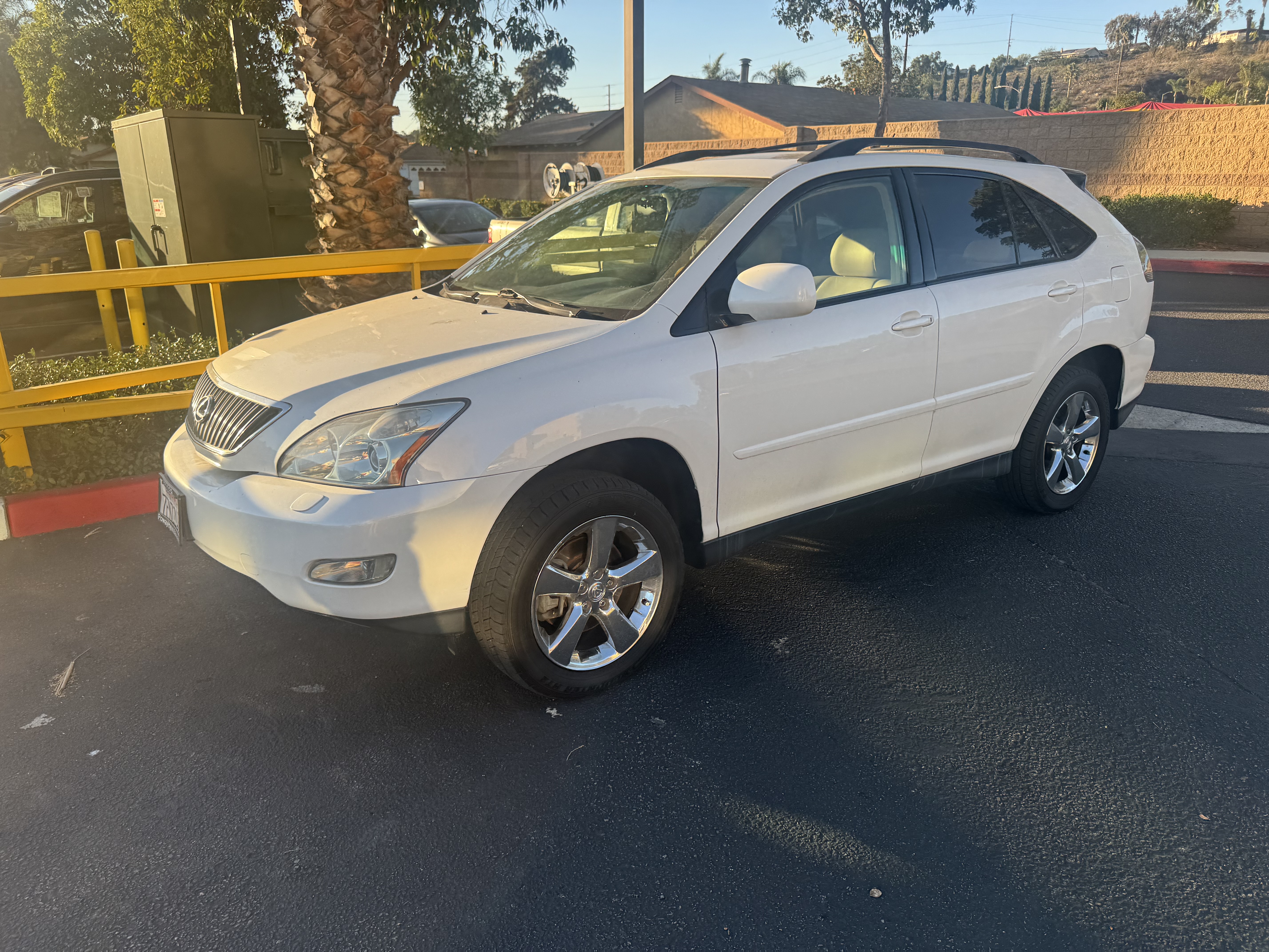 Used 2004 Lexus RX 330 AWD w/ Premium Plus Pkg image 2
