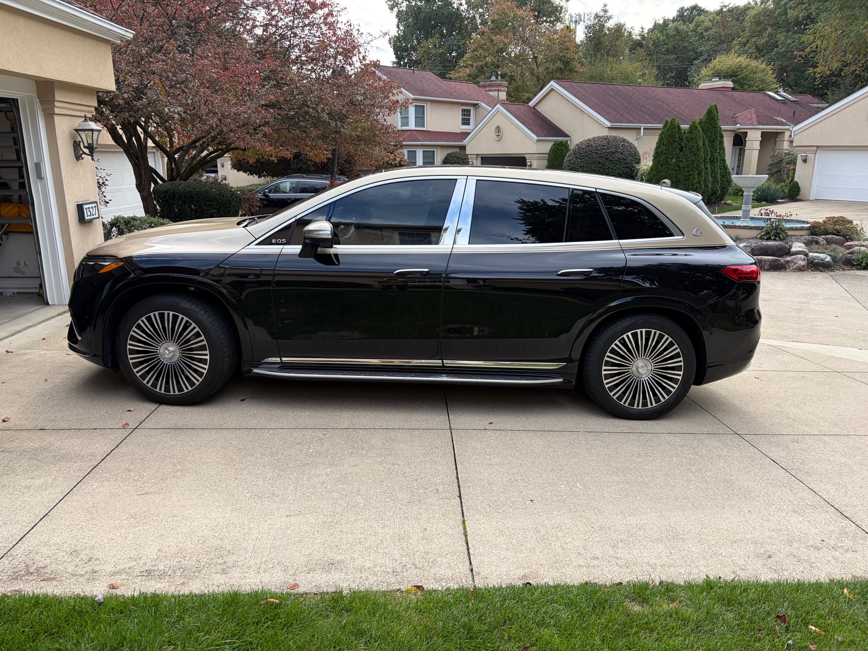 Used 2024 Mercedes-Benz Maybach EQS 680 4MATIC image 2