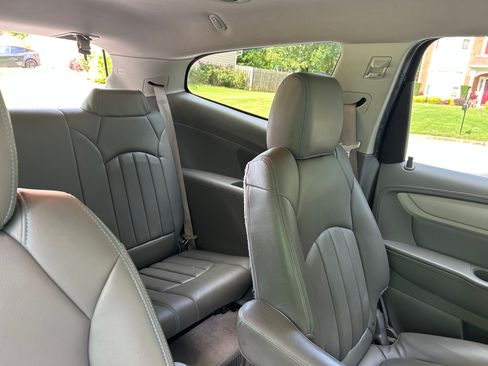Used 2015 Chevrolet Traverse LT FWD image 17