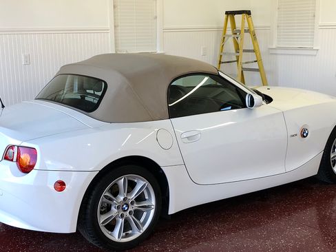 Used 2004 BMW Z4 3.0i image 2