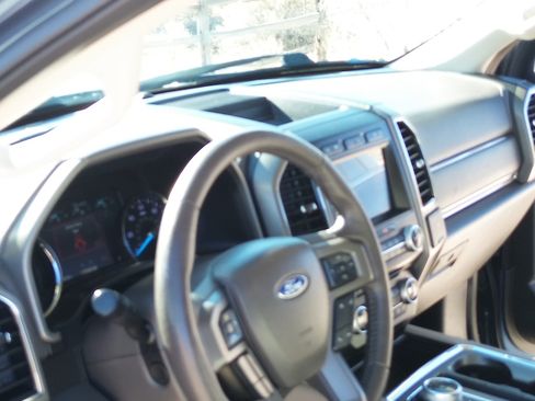 Used 2018 Ford Expedition Max XLT w/ Equipment Group 202A image 15