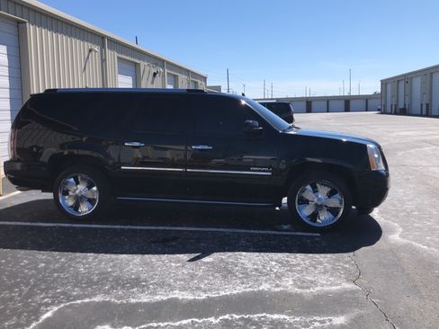 Used 2012 GMC Yukon XL Denali image 11