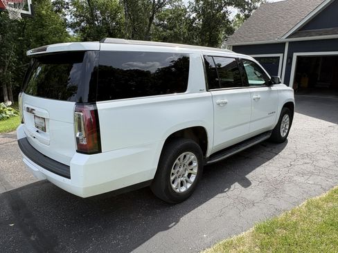 Used 2017 GMC Yukon XL SLT w/ Open Road Package AWD/4WD image 2