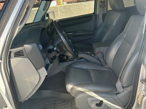 Used 2007 Jeep Commander Sport AWD/4WD image 8