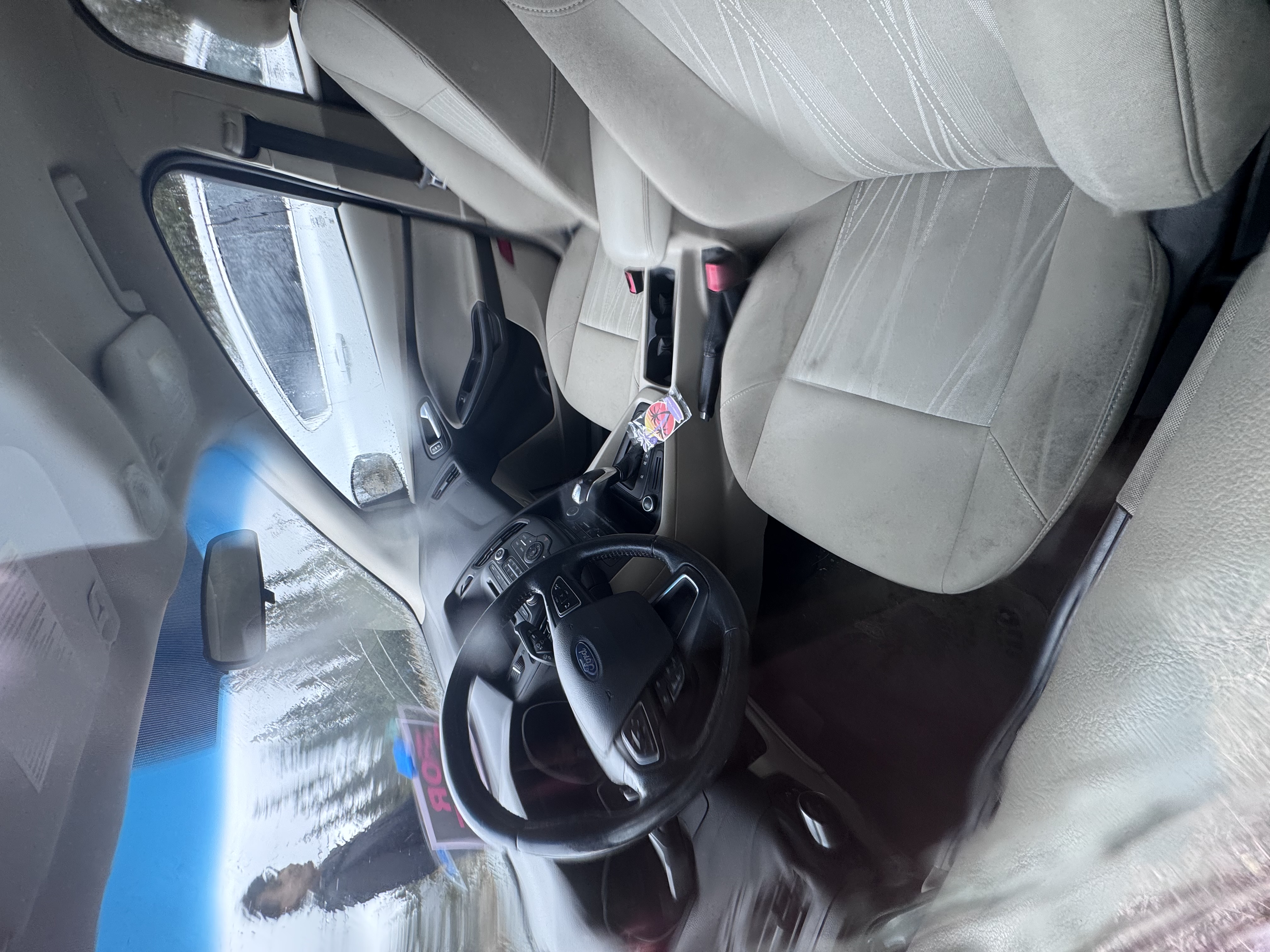 Used 2015 Ford Focus SE w/ SE Sport Package FWD image 6