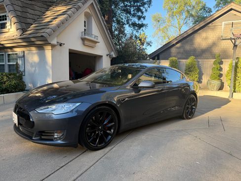 Used 2015 Tesla Model S P90D image 9