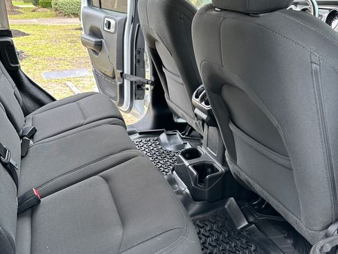 Used 2021 Jeep Wrangler Unlimited Sport image 9