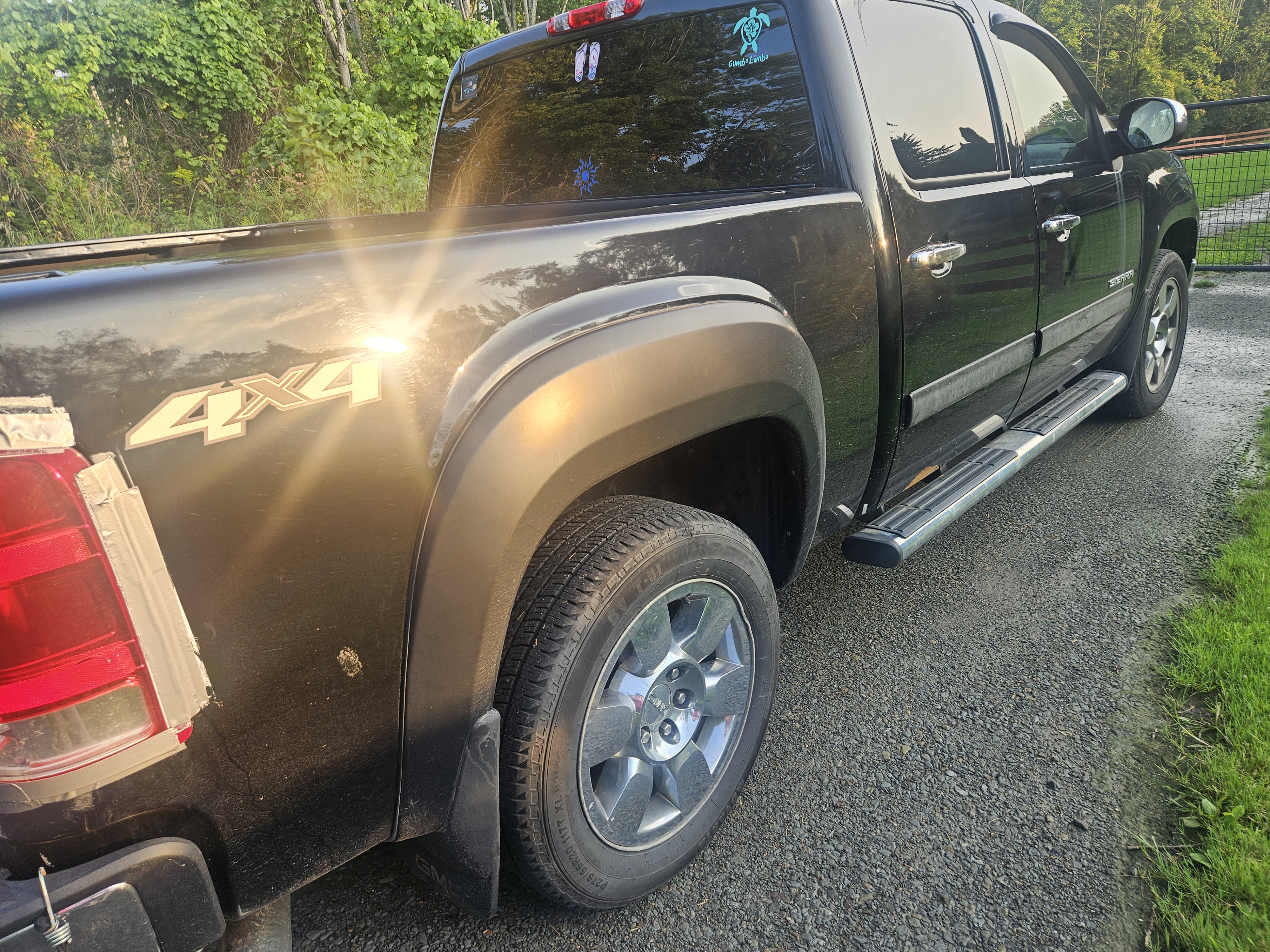 Used 2010 GMC Sierra 1500 SLT w/ LPO, Deluxe Chrome Package AWD/4WD image 4