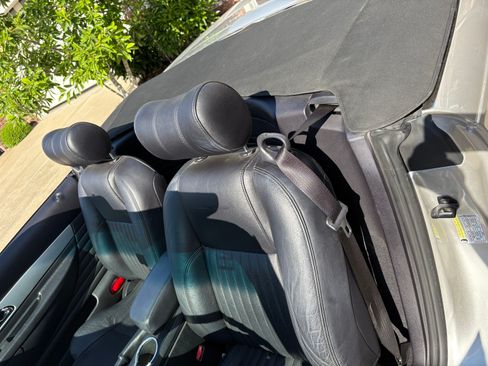 Used 2005 Ford Thunderbird Deluxe image 9