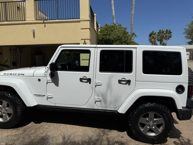 Used 2012 Jeep Wrangler Unlimited Rubicon w/ Connectivity Group AWD/4WD image 9