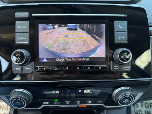 Used 2018 Honda CR-V LX image 9