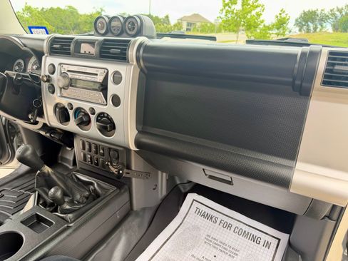 Used 2007 Toyota FJ Cruiser 4WD w/ Upgrade Pkg 2 image 20