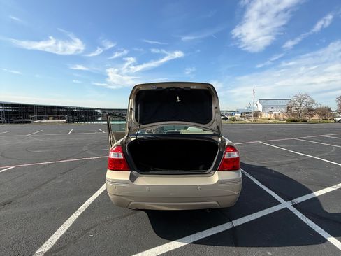 Used 2007 Ford Five Hundred SEL image 16