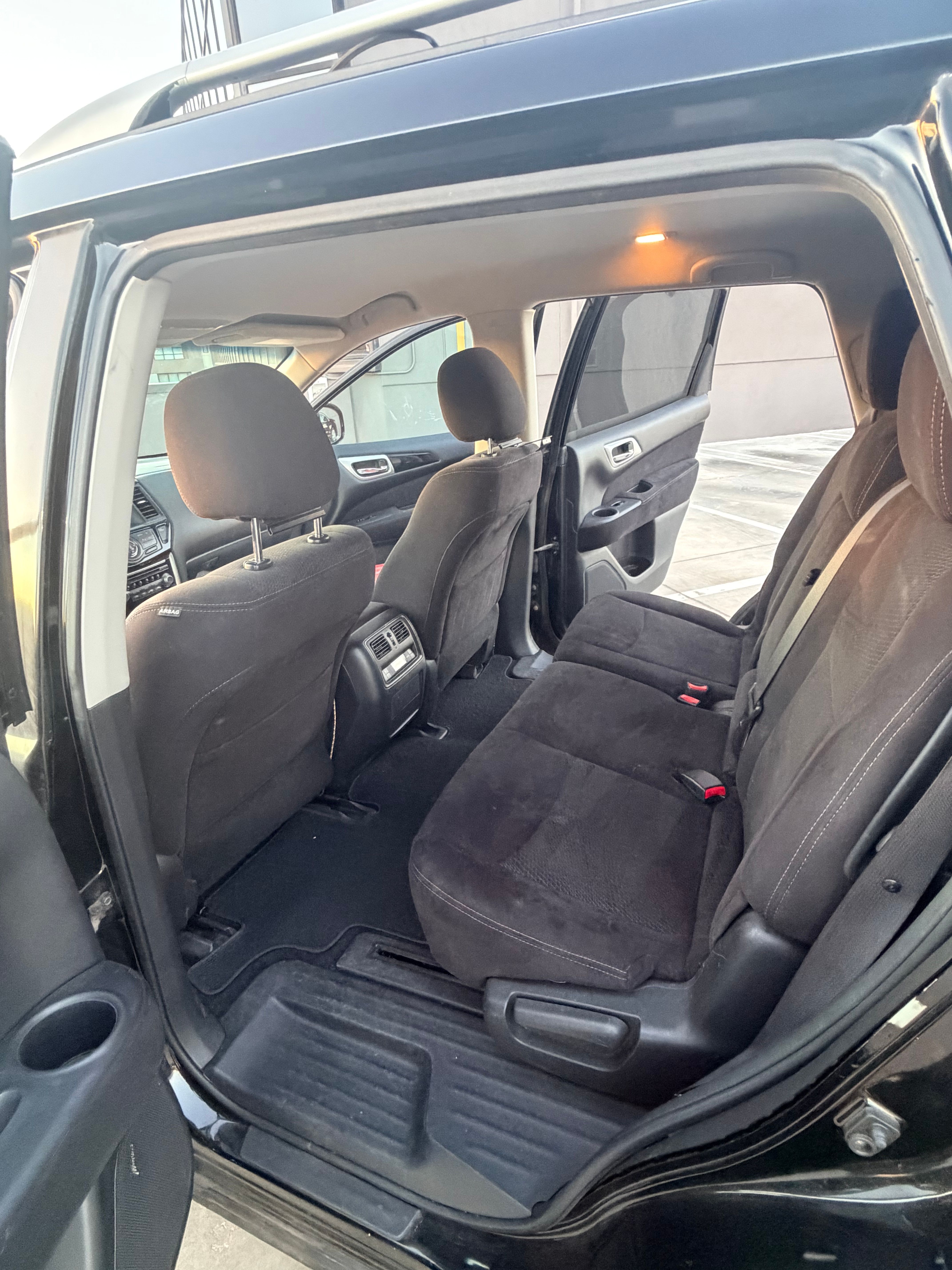 Used 2014 Nissan Pathfinder SV FWD image 9