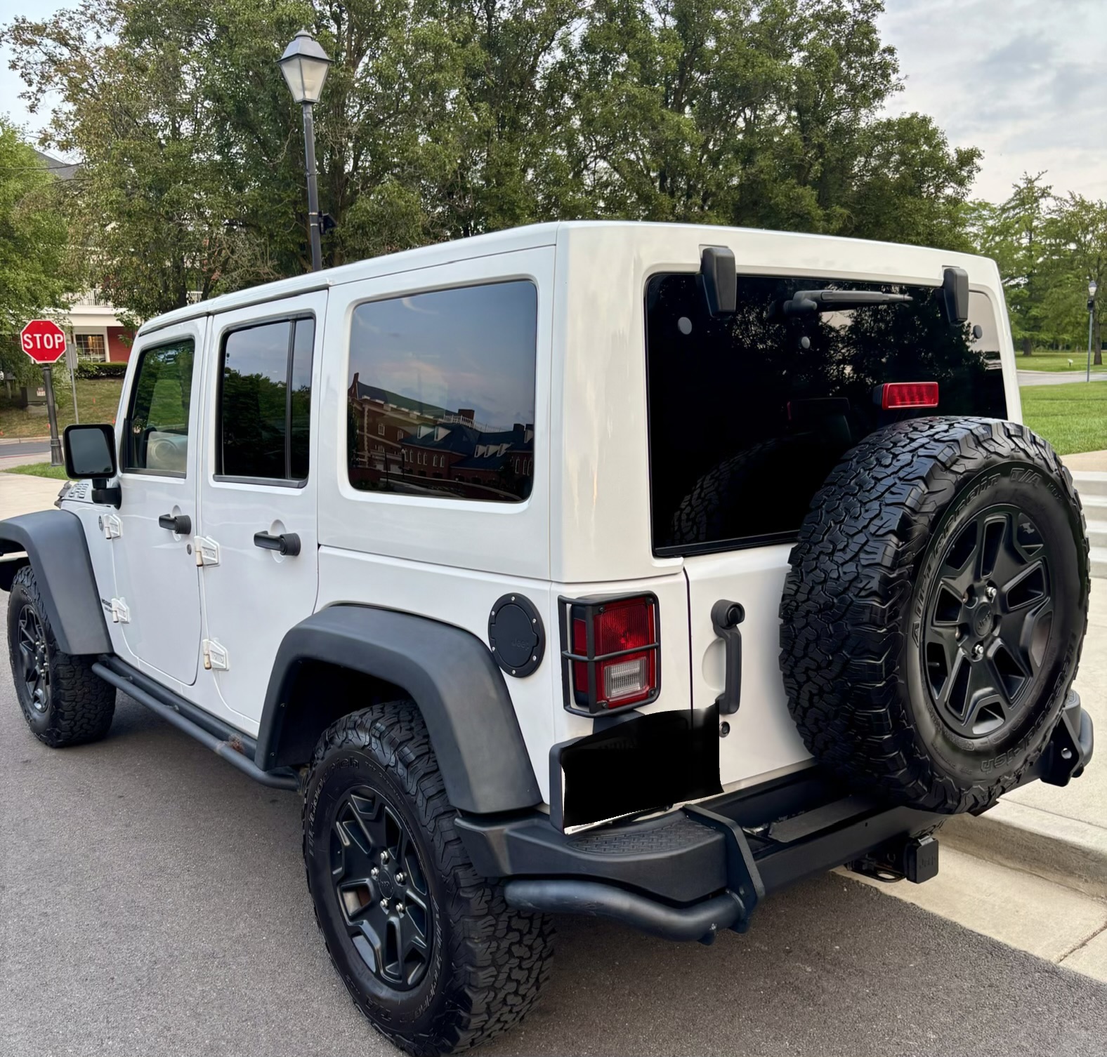 Used 2013 Jeep Wrangler Unlimited Sahara AWD/4WD image 6
