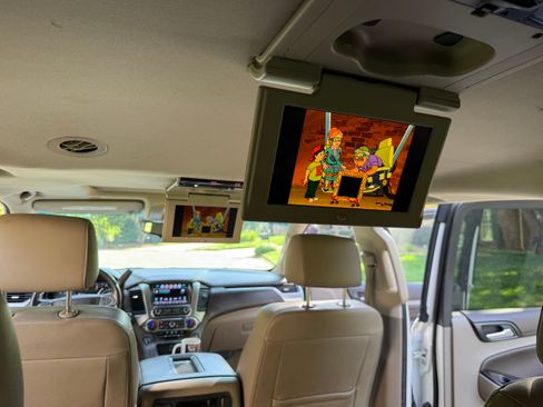 Used 2016 Chevrolet Suburban LT image 14