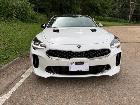 Used 2019 Kia Stinger GT2 AWD/4WD image 9