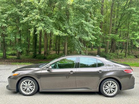 Used 2018 Toyota Camry XLE w/ Audio Package FWD image 13